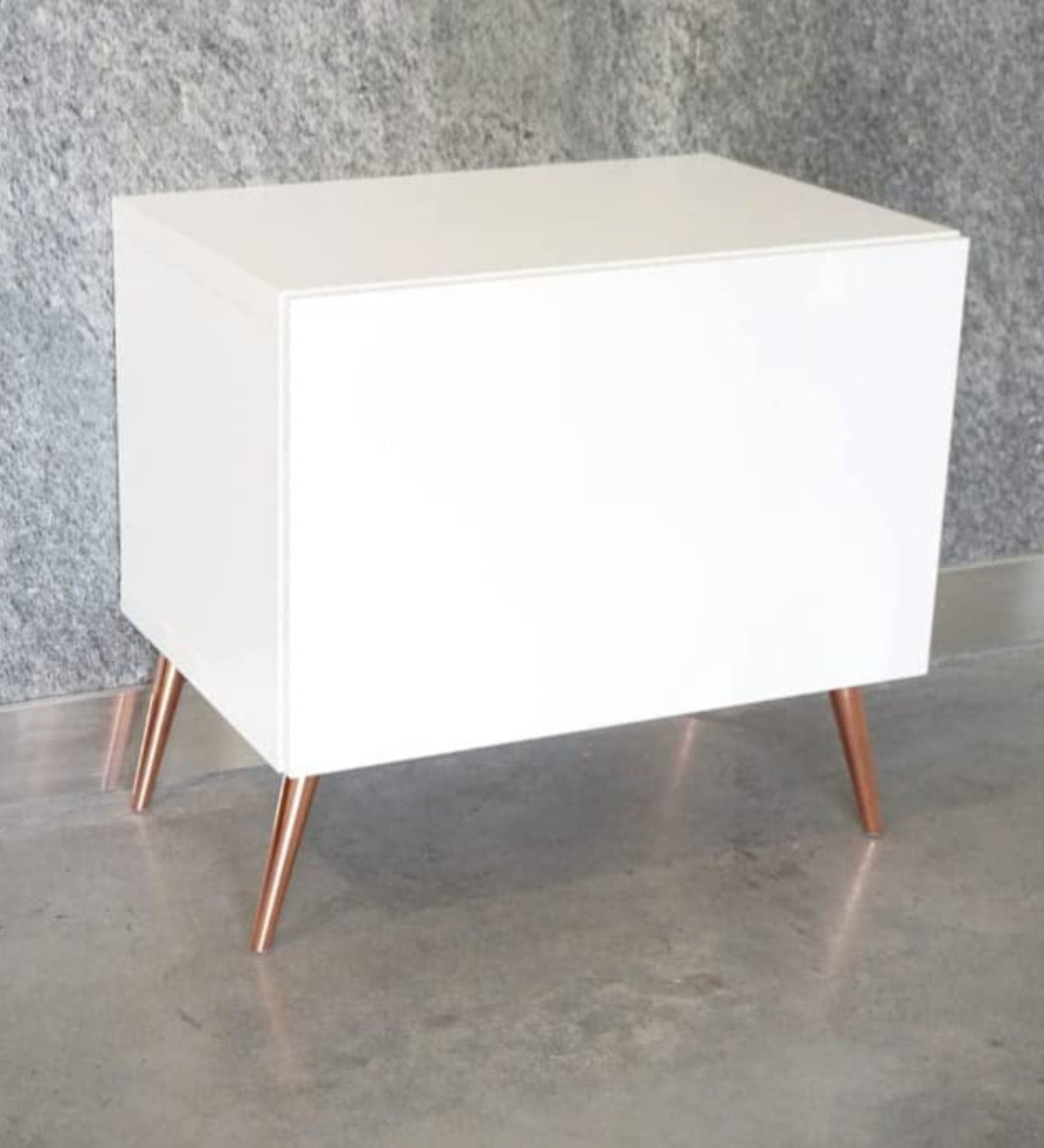 Dami 8-Inch Cone-Shaped Metal Leg Set for Sofas with a Glossy Finish - Includes 4 Pieces - Febonic Living